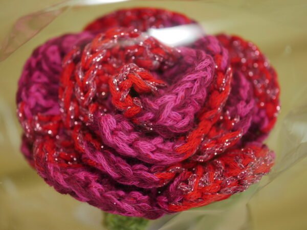 P1520290 Rose singulière multicolore rose fuschia, rouge, paillettes, idéal pour cadeaux