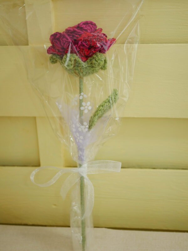 P1520293 Rose singulière multicolore rose fuschia, rouge, paillettes, idéal pour cadeaux