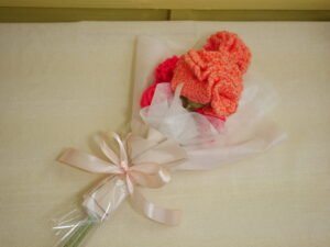 Bouquet de fleurs éternelles, oeillets au crochet