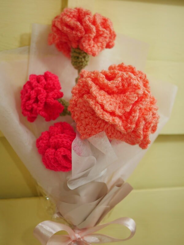 Bouquet de fleurs éternelles, oeillets au crochet