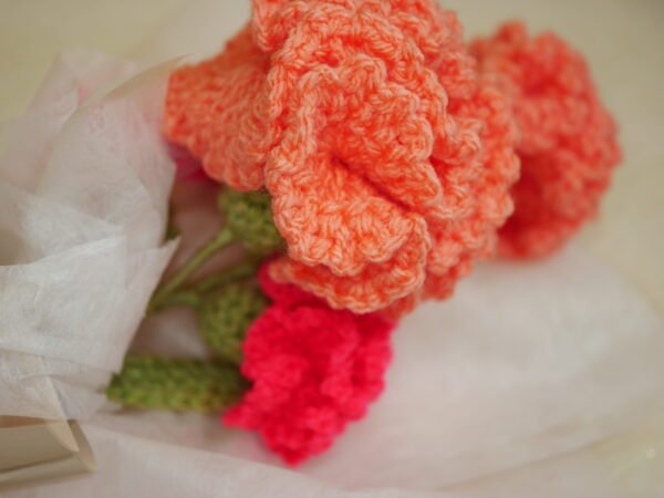 Bouquet de fleurs éternelles, oeillets au crochet