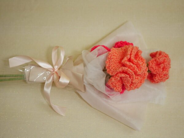 Bouquet de fleurs éternelles, oeillets au crochet