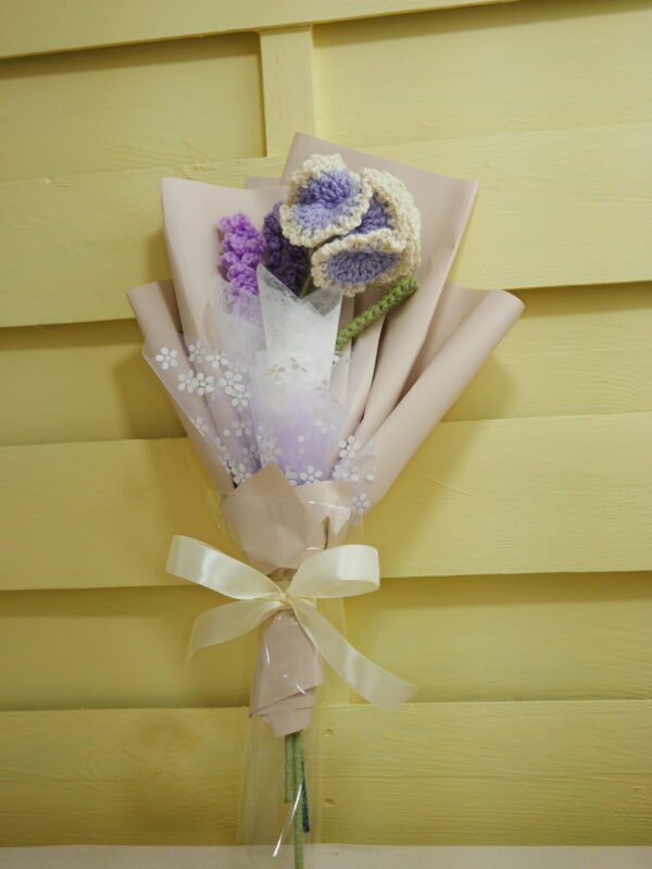P1520562 Bouquet de fleurs éternelles, fleurs délicates, œillet lavandes, emballé pour décoration cadeau unique