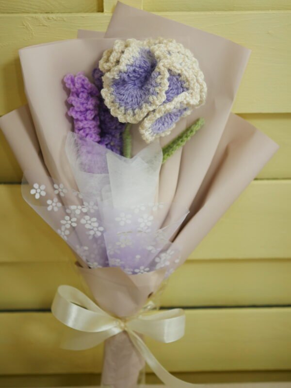 P1520579 Bouquet de fleurs éternelles, fleurs délicates, œillet lavandes, emballé pour décoration cadeau unique