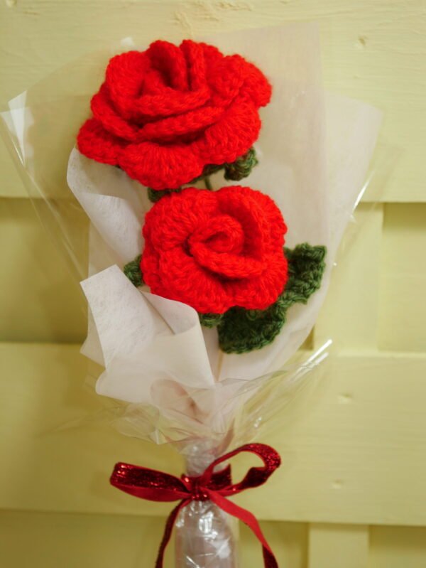 P1520649 Bouquet de 2 roses rouges éternelles – Flamboiement romantique