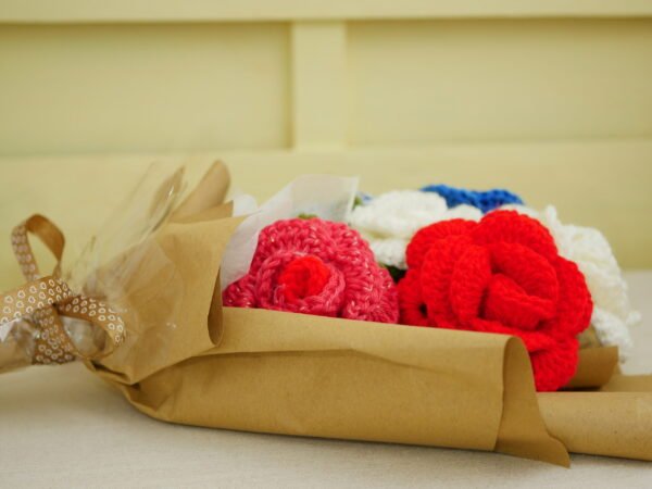 P1520660 Bouquet de roses éternelles en hommage au drapeau français