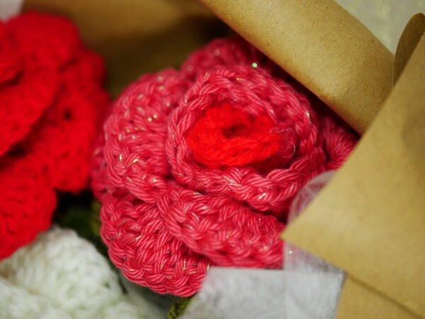 P1520665 Bouquet de roses éternelles en hommage au drapeau français