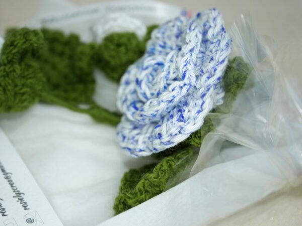 2 BOURGEONS 5 Rose et ses bourgeons chinés