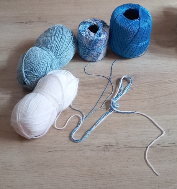 20250812_162708 Bouquet 3 roses raffinées éternel