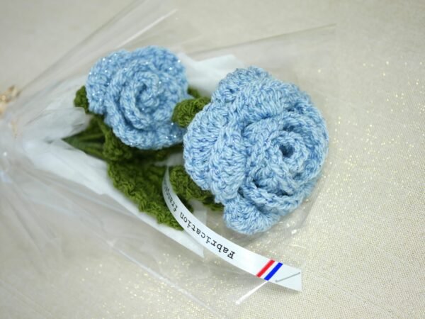 BLEU CIEL 1 2 roses ciel pailleté