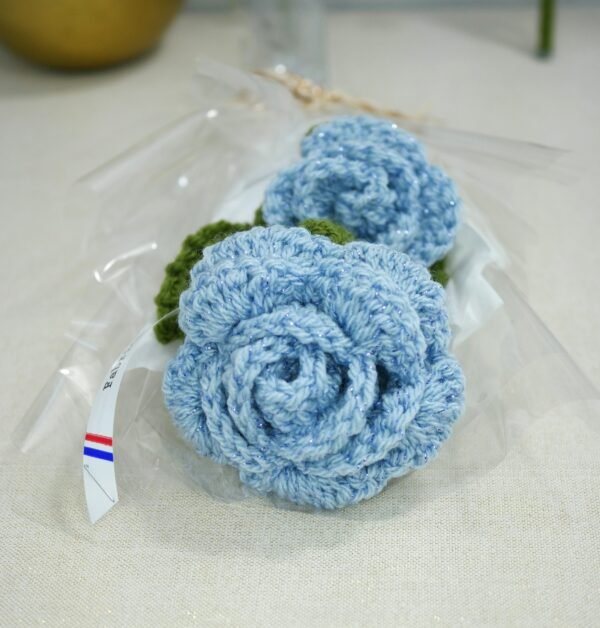 BLEU CIEL 4 2 roses ciel pailleté